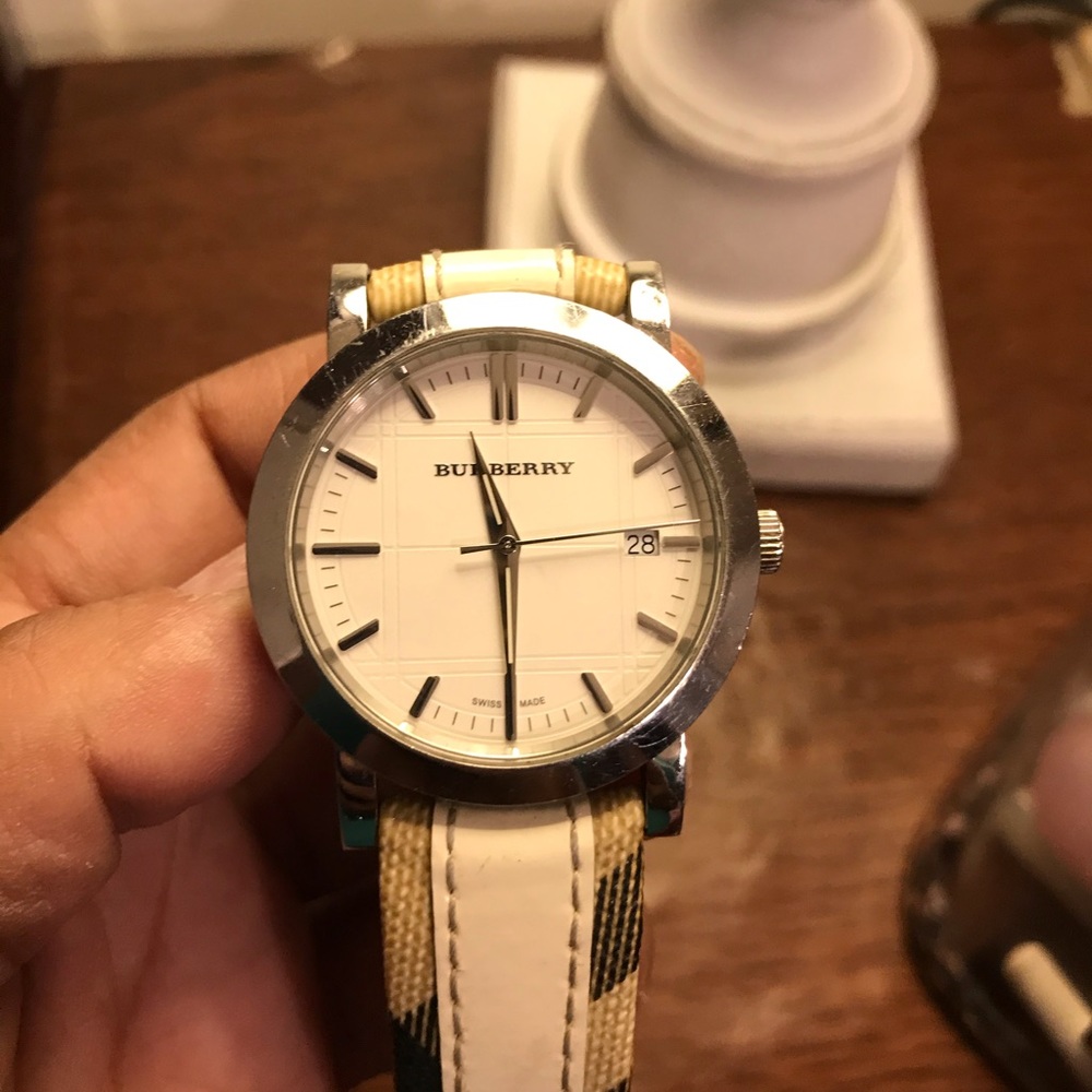 Authentic Burberry watch pre-owed no returns